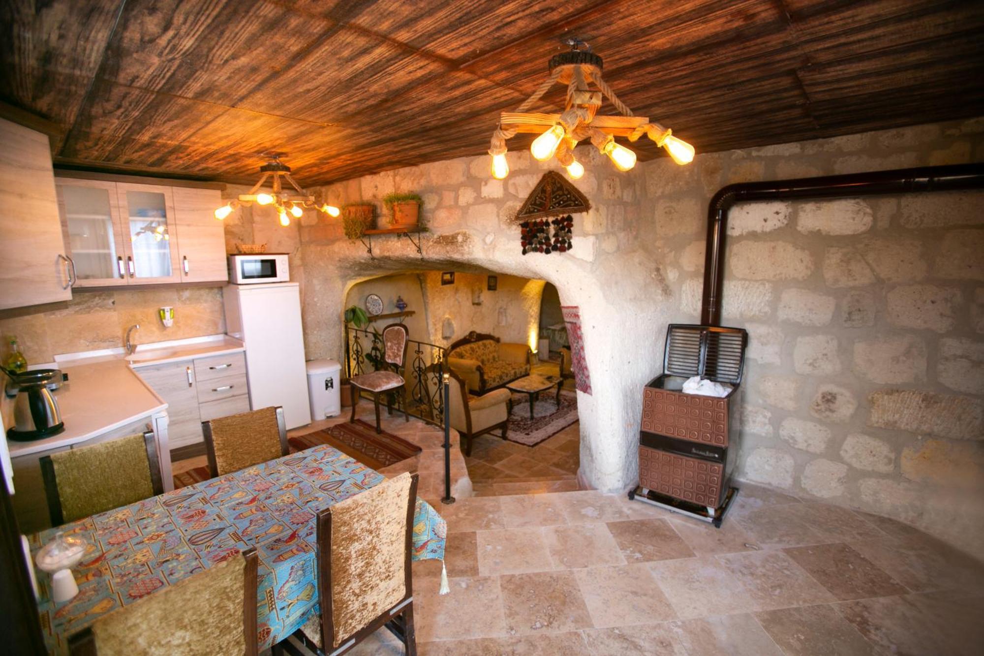 Kamelya Cave Hostel (Adults Only) เกอเรเม ภายนอก รูปภาพ
