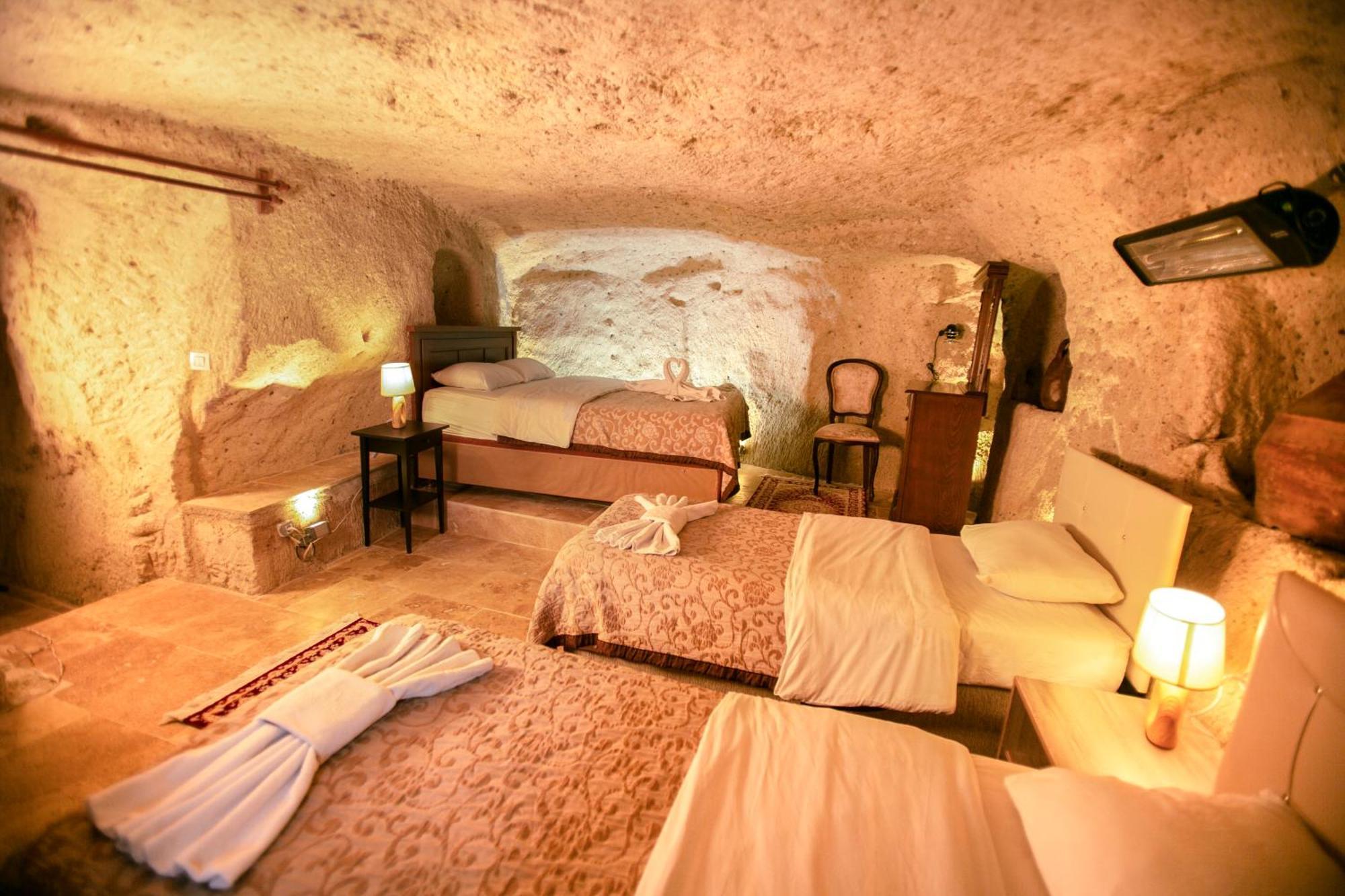 Kamelya Cave Hostel (Adults Only) เกอเรเม ภายนอก รูปภาพ