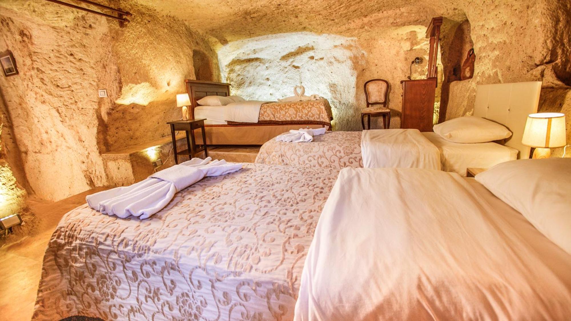 Kamelya Cave Hostel (Adults Only) เกอเรเม ภายนอก รูปภาพ