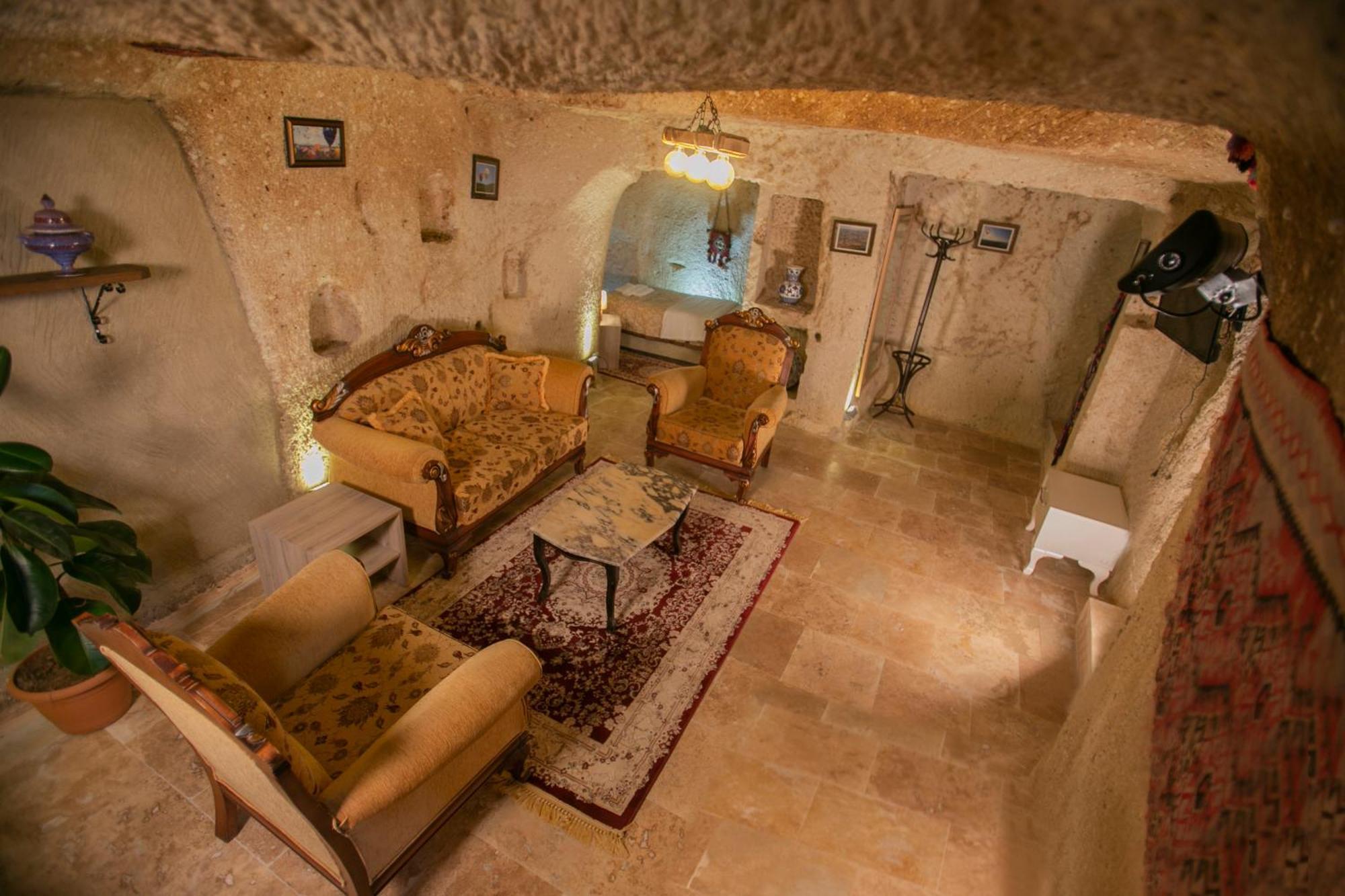 Kamelya Cave Hostel (Adults Only) เกอเรเม ภายนอก รูปภาพ
