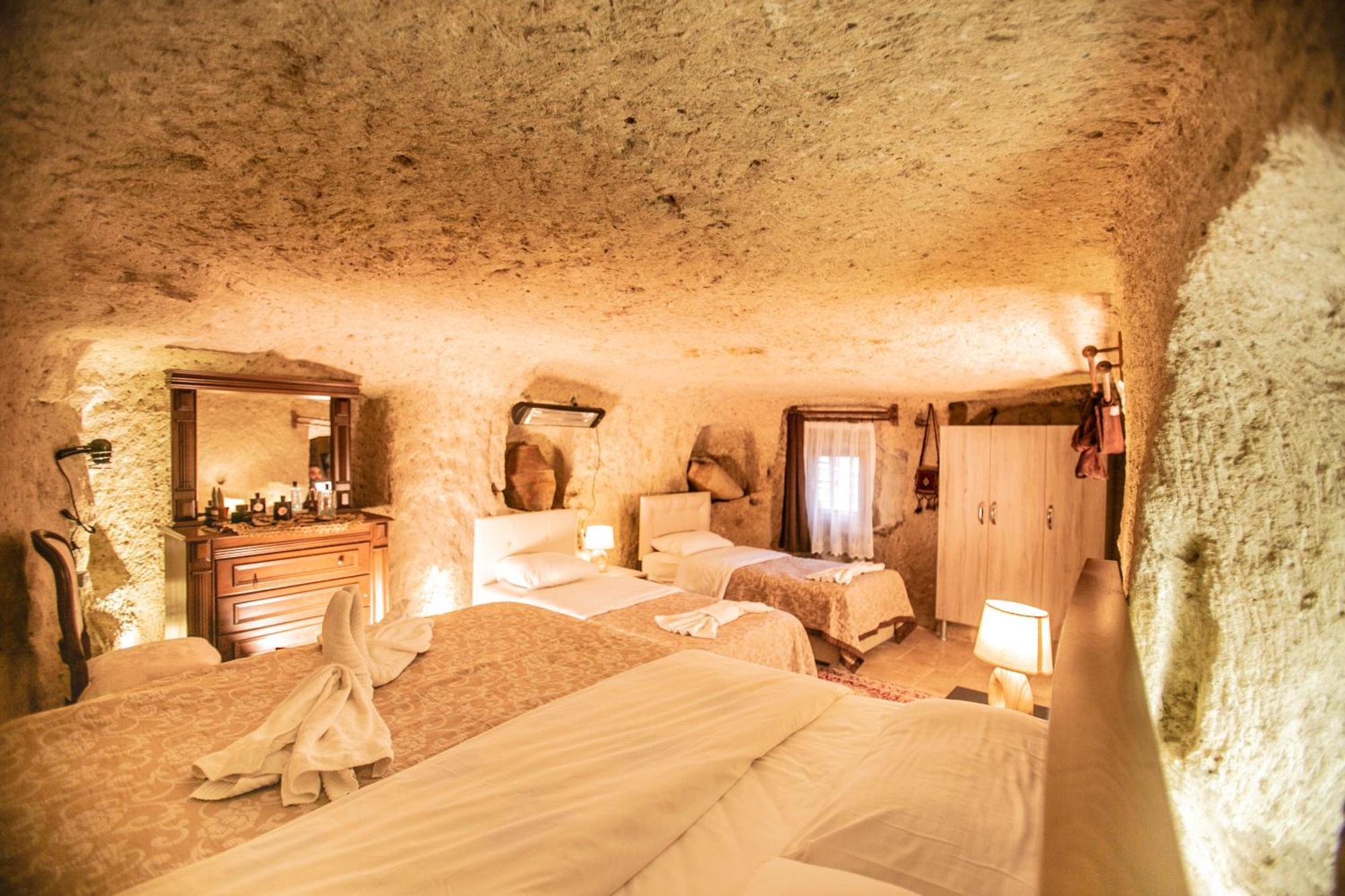 Kamelya Cave Hostel (Adults Only) เกอเรเม ภายนอก รูปภาพ