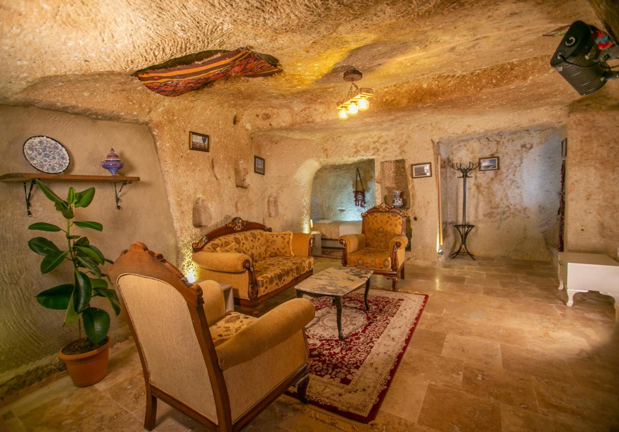 Kamelya Cave Hostel (Adults Only) เกอเรเม ภายนอก รูปภาพ