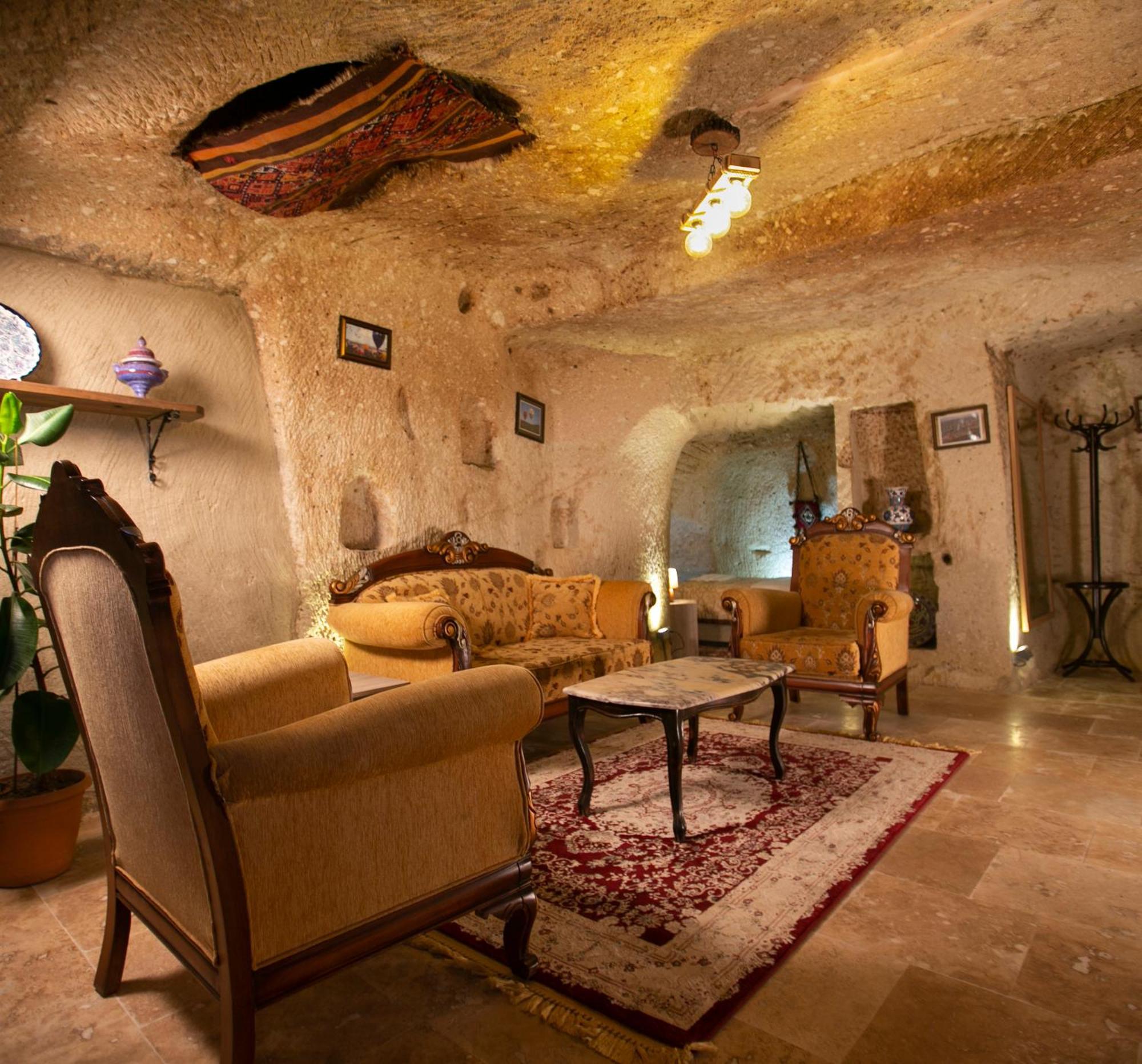 Kamelya Cave Hostel (Adults Only) เกอเรเม ภายนอก รูปภาพ