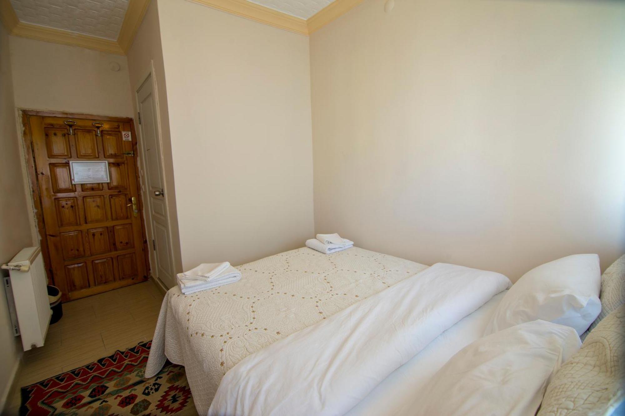 Kamelya Cave Hostel (Adults Only) เกอเรเม ภายนอก รูปภาพ