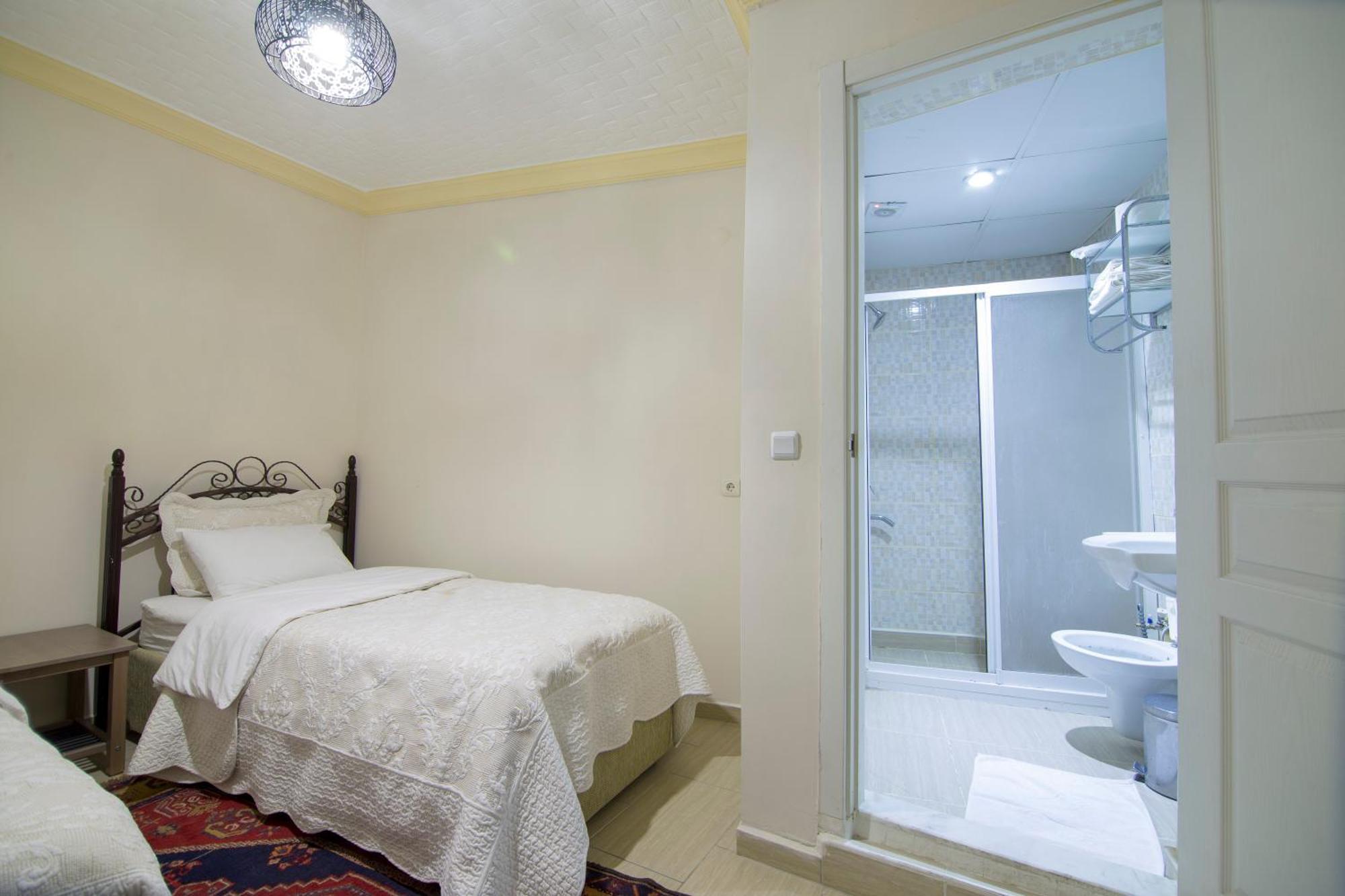Kamelya Cave Hostel (Adults Only) เกอเรเม ภายนอก รูปภาพ