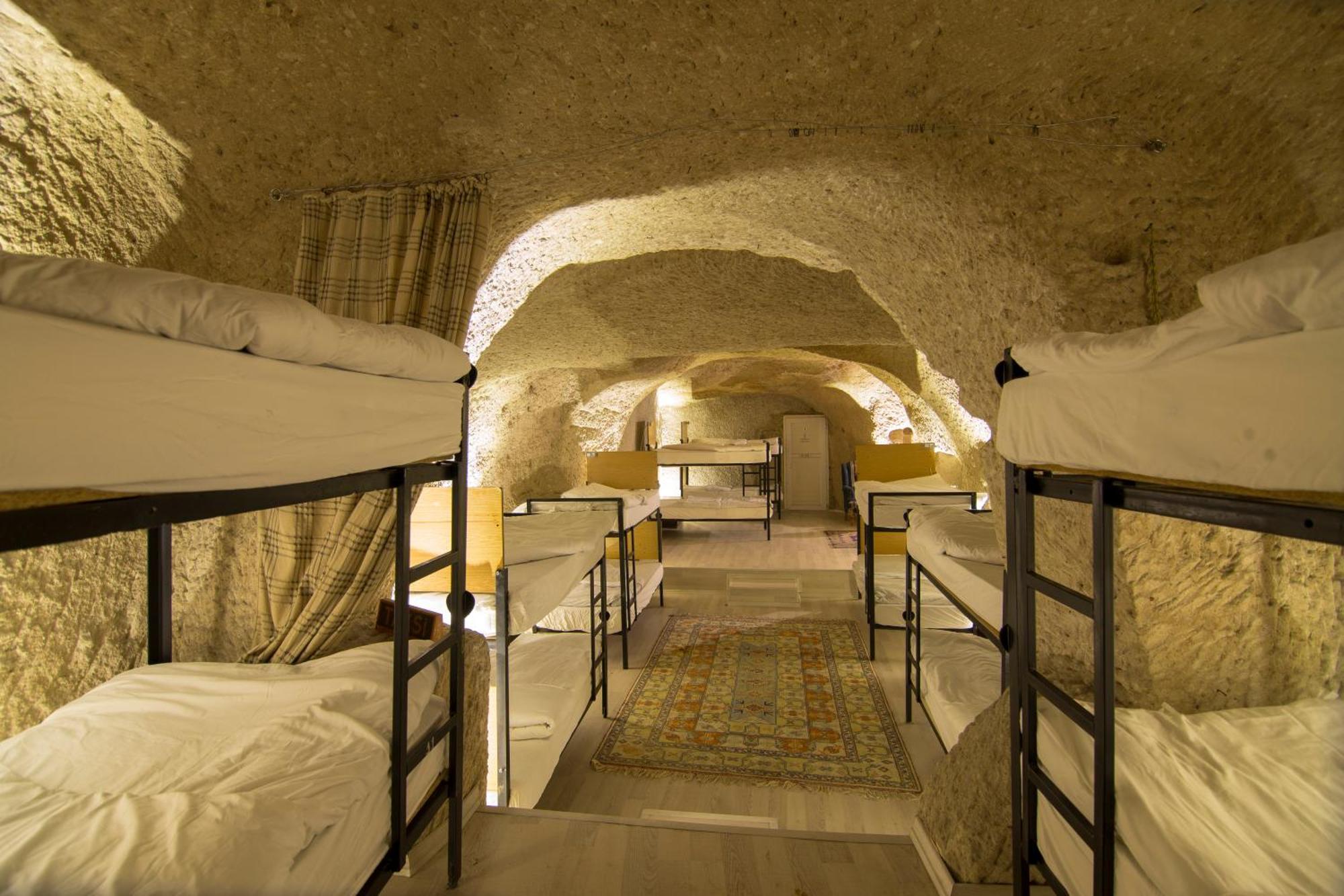 Kamelya Cave Hostel (Adults Only) เกอเรเม ภายนอก รูปภาพ