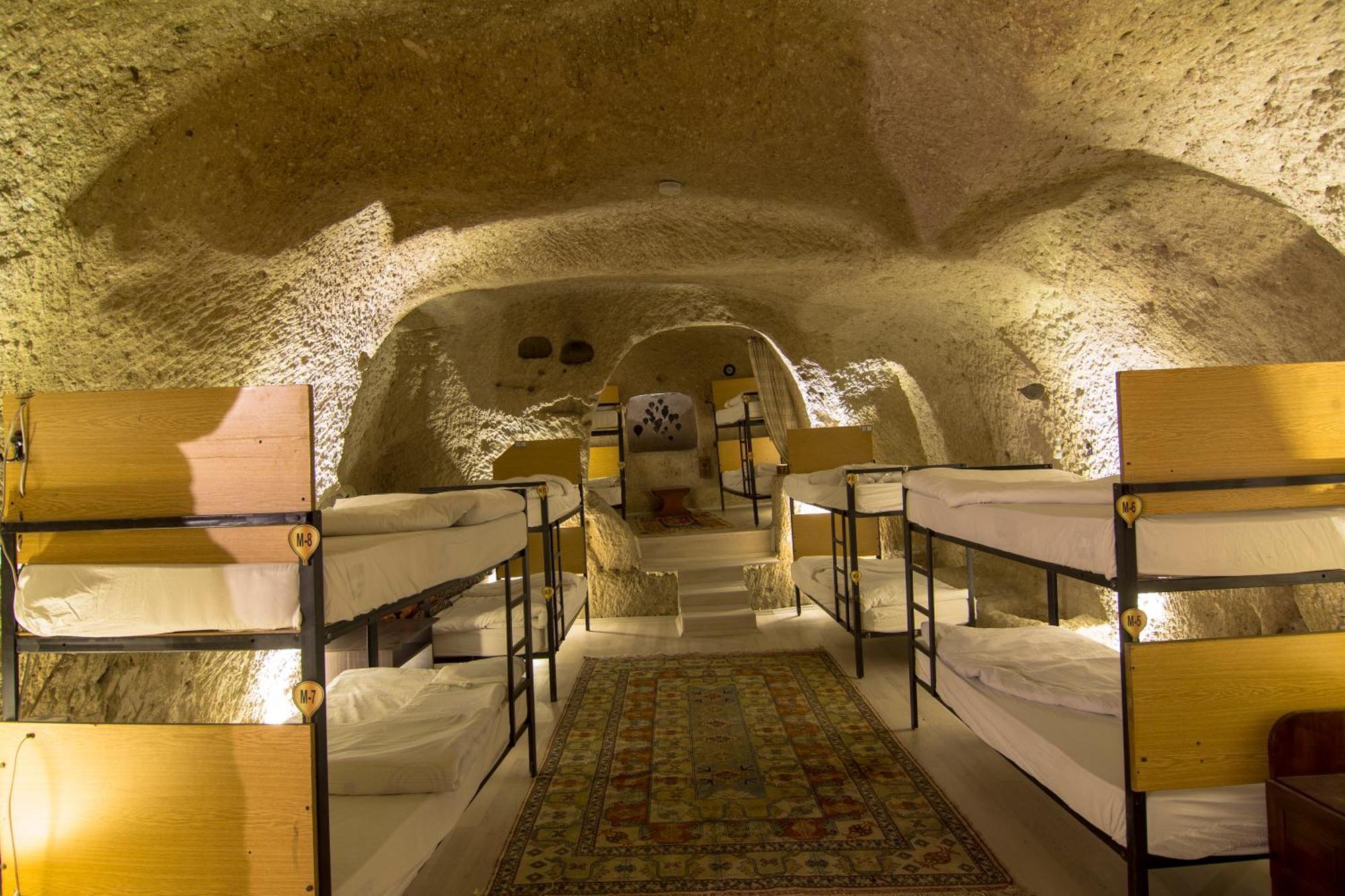 Kamelya Cave Hostel (Adults Only) เกอเรเม ภายนอก รูปภาพ