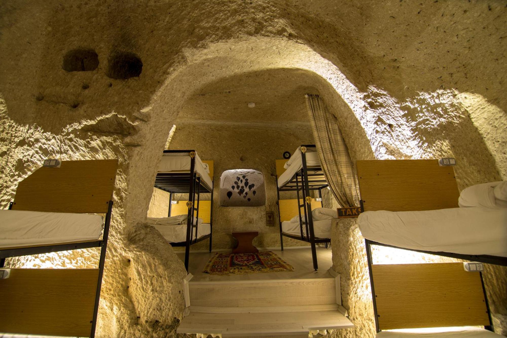 Kamelya Cave Hostel (Adults Only) เกอเรเม ภายนอก รูปภาพ